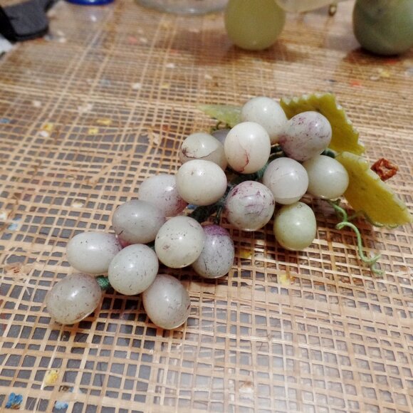 Lot of 5 Chinese Carved Jade Stone Fruit Apples Pear Peach And Grapes Vintage - Picture 5 of 16